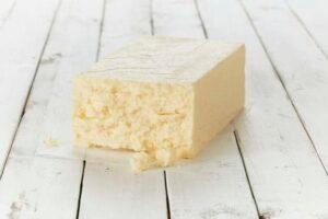 Cheddar Distinction – vieux 2 ans (270g) bloc